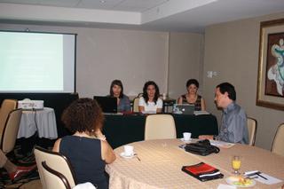 PESIC - Profesores  Dra. Vanessa Vilches y Dr. Jorge Lizardi con estudiantes participantes